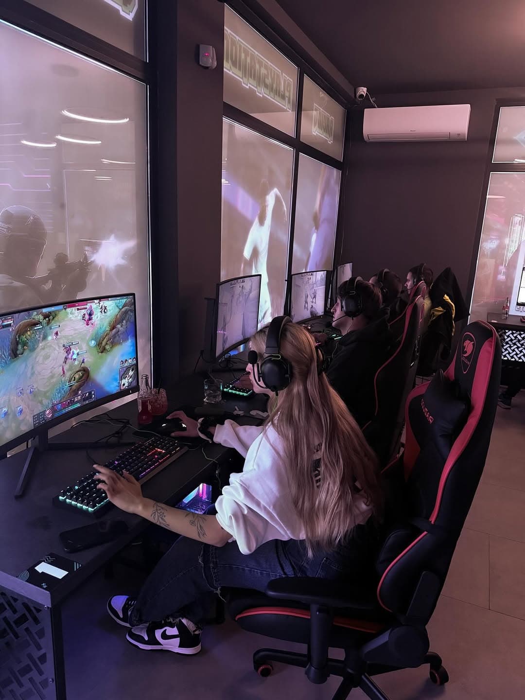 Gaming photo 8